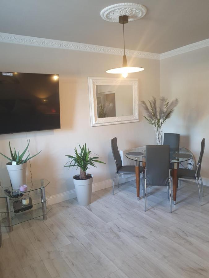 River View Apartment Suite كورك المظهر الخارجي الصورة